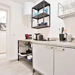 דירה Guesthost - Lungomare Trieste With Terrace סלרנו