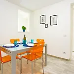 דירה Guesthost - Lungomare Trieste With Terrace סלרנו